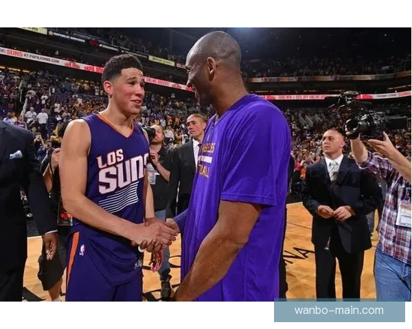 布克生涯总得分突破18000分 成为得分后卫历史第3年轻仅次科比乔丹